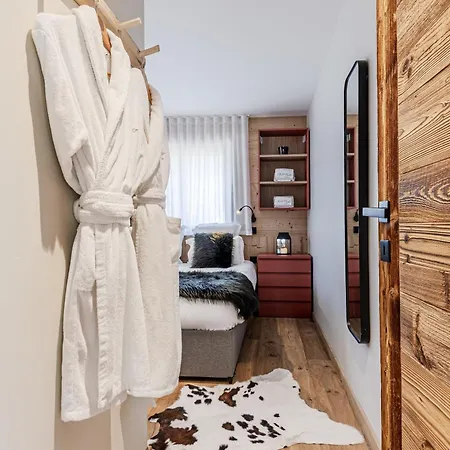 Luxury - Fireplace Heated Pool & Sauna 梅杰夫