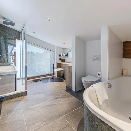 Luxury - Fireplace Heated Pool & Sauna 木屋 梅杰夫
